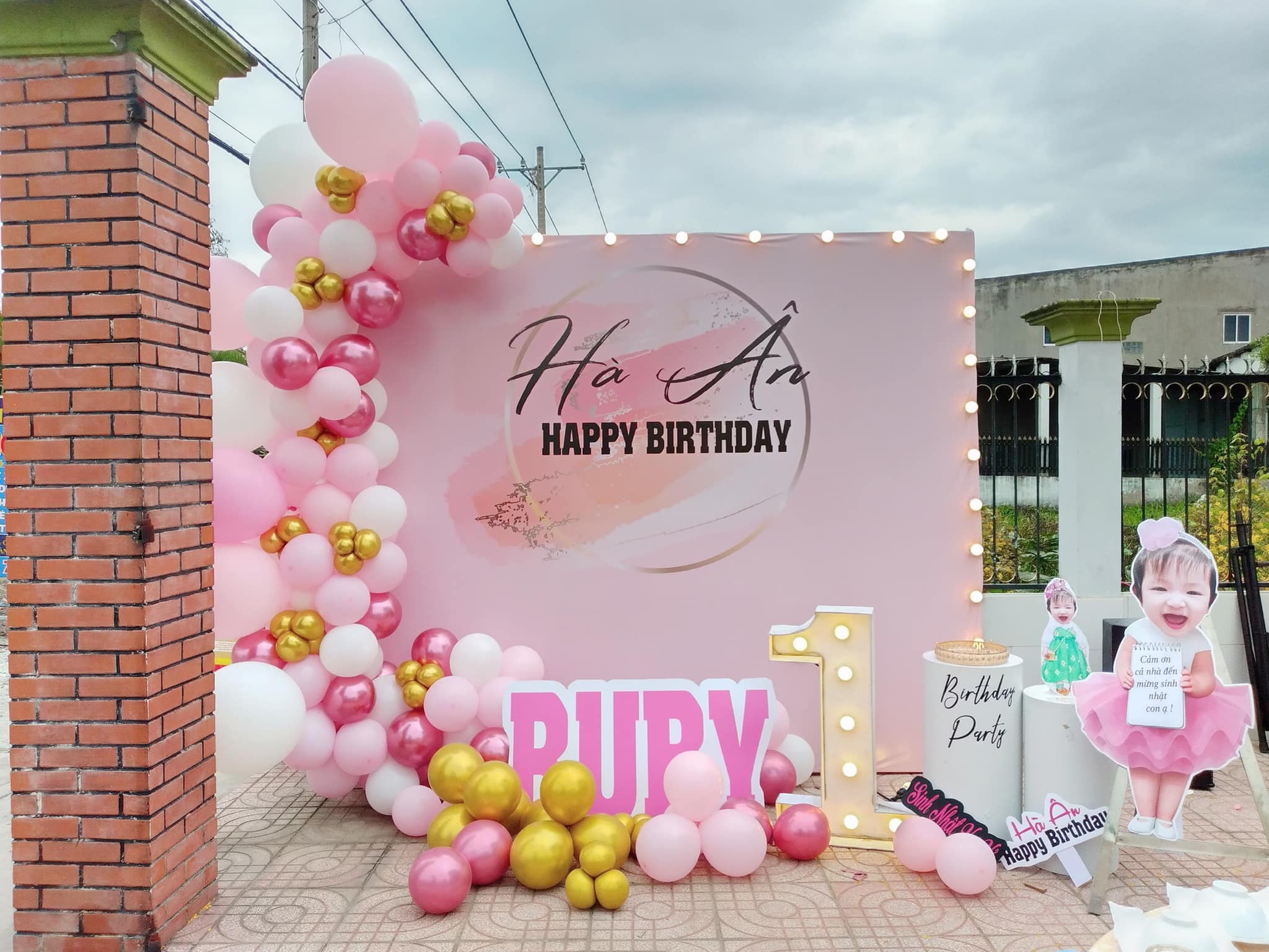 Mẫu trang trí bóng sinh nhật cho bé heo hồng  Happy Party